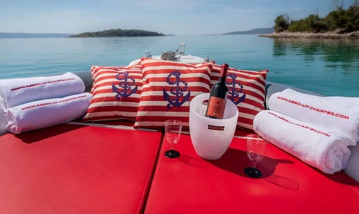 Private speedboat tour to Blue cave, Vis and Hvar