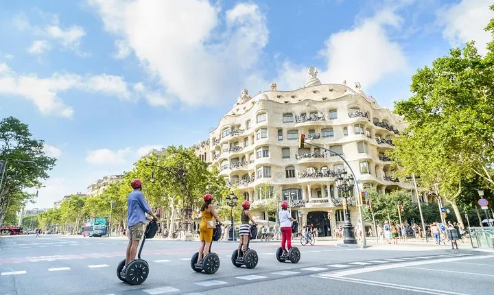 2,5h Gaudí's Works Segway Tour
