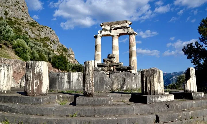 Delphi from Athens Round Trip Private Transfer