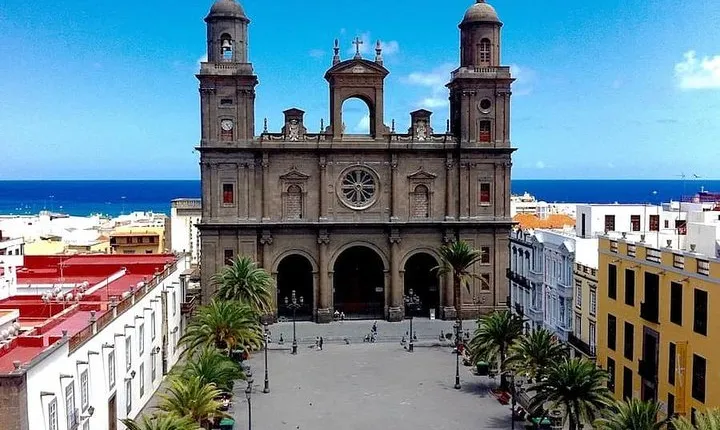 Visit to Las Palmas town with pickup from South