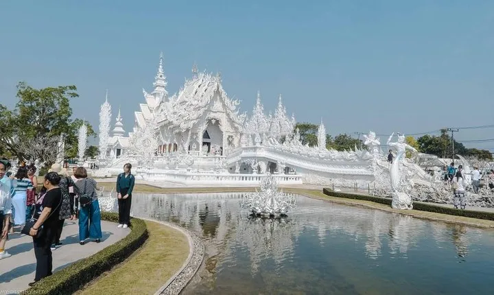 White Temple, Black House Museum and Hot Spring Tour from Chiang Mai