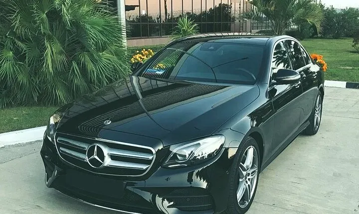 Departure Transfer from Paris to Paris Airport CDG in Private Car