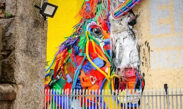 Discover Aberdeen's Amazing Street Art: Private 2-hour Tour