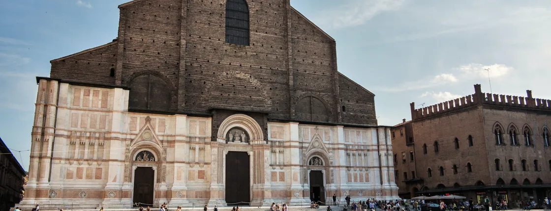 San Petronio Basilica and Archiginnasio private tour