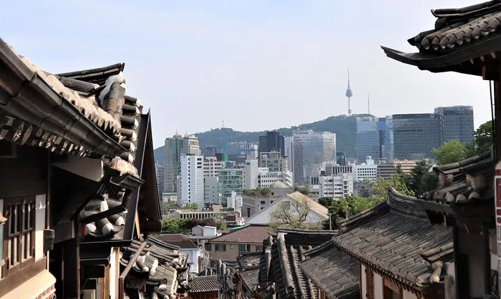 Private Bukchon Walking Tour with Korean Cooking Class
