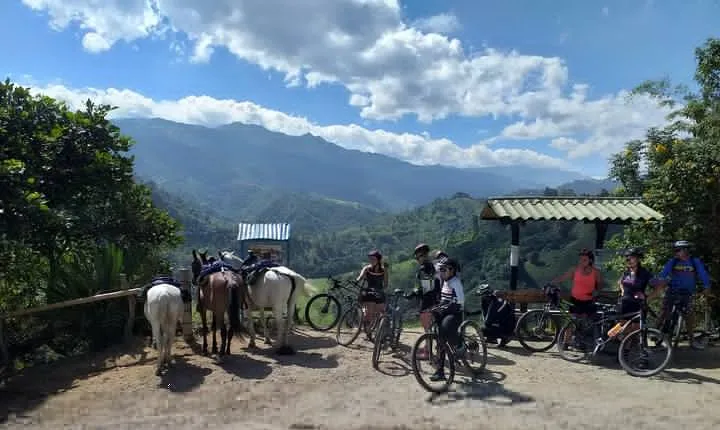 Bike expedition La Vuelta al Quindio Colombia Coffee region