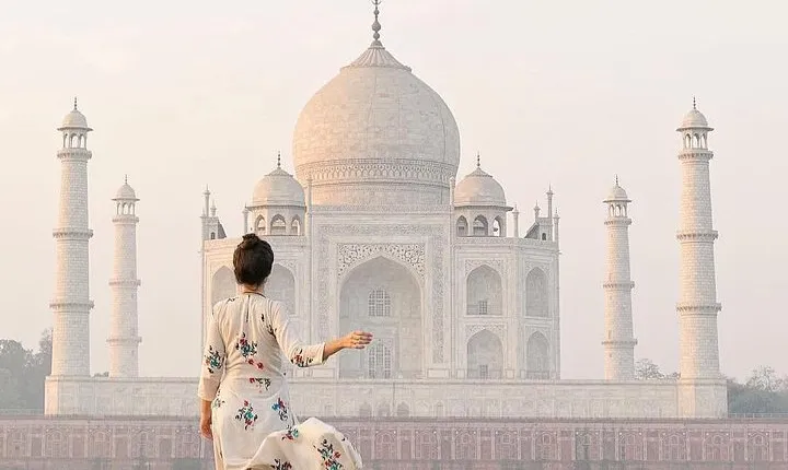 Private Taj Mahal Agra Day Tour from Gurgaon/Gurugram