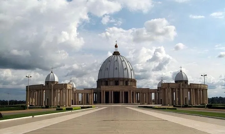 Yamoussoukro - Largest Cathedral in the World (Francais or English)