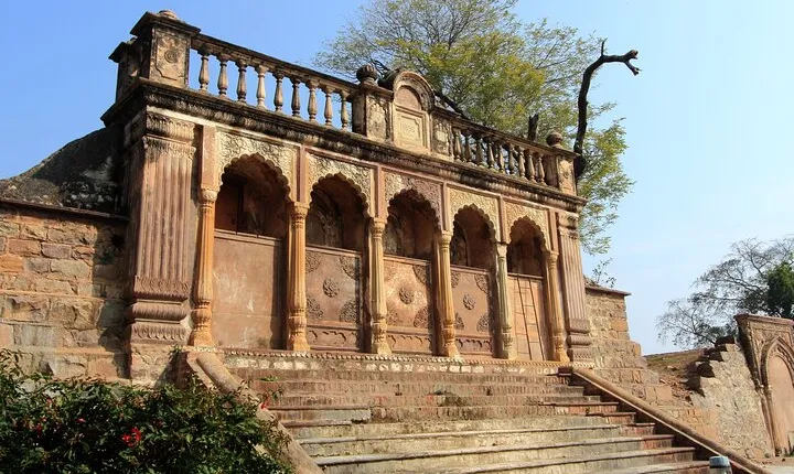 Food Walk of Jhansi (2 Hours Guided Walking Tour)