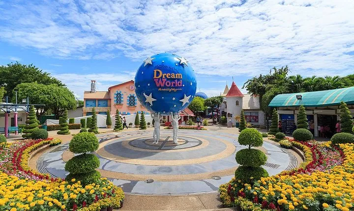 Dream World Theme Park "Super Visa" with Return Transfer & Lunch
