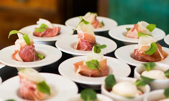 Authentic 4-Course Dinner and Wine Pairing in Florence