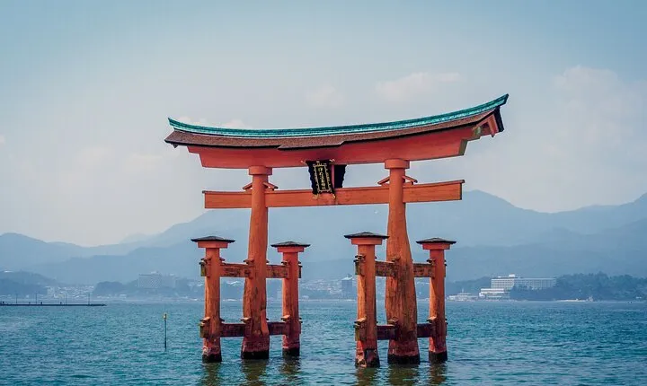 The Peace Memorial to Miyajima : Icons of Peace and Beauty
