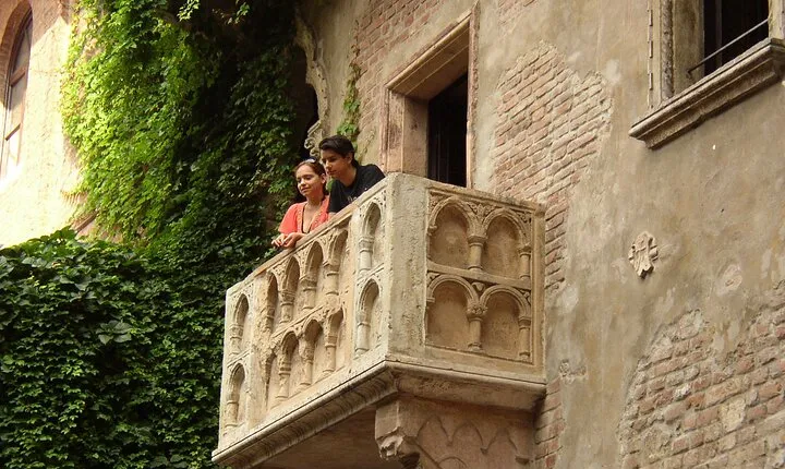 Private Day Trip to Verona from Venice with a local