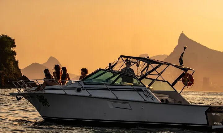 Sunset Boat Tour with Beer, Water, Soda and Snacks included