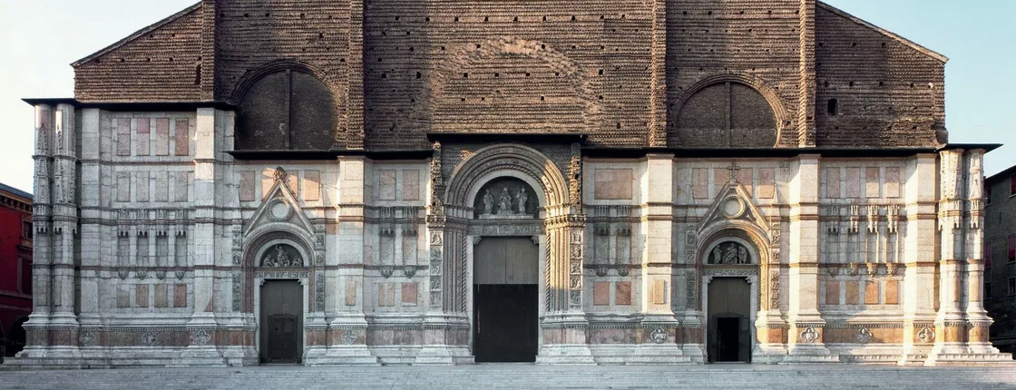 Private tour of the churches and cathedrals in Bologna