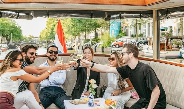 Amsterdam Canal Cruise with Cheese and Wine