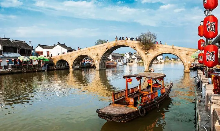Shanghai Private Tour with Zhujiajiao Town and The Night Bund + Sichuan Cuisine