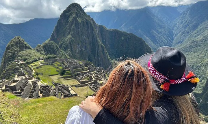 Private Luxury Machu Picchu Tour with Buffet Lunch