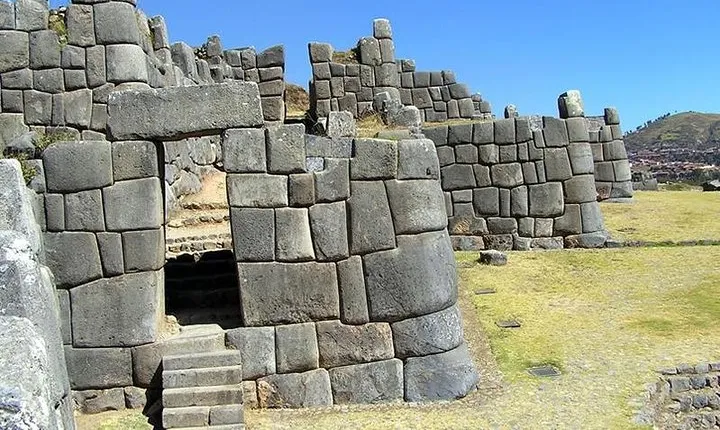 City tour in Cusco + Income
