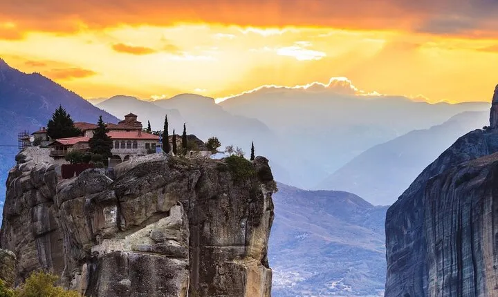 Meteora Private Full-Day Tour from Athens