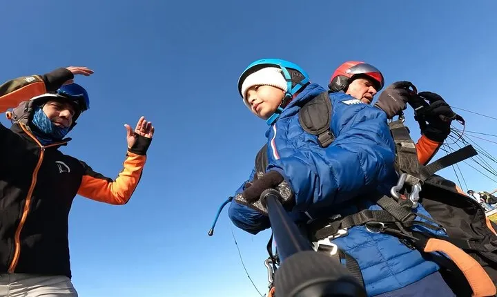Quito City Paragliding with Private Pick-Up