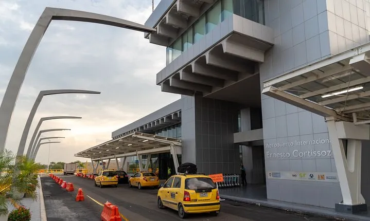 Private Arrival or Departure Transfer: Ernesto Cortissoz Airport