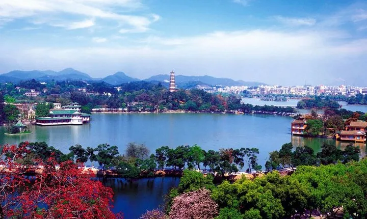 Hangzhou Private Day Tour from Huangshan by Bullet Train with Drop-off Option 