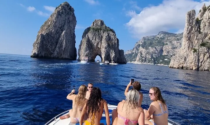 Capri by Boat: Private Tour of the Blue Grotto and Faraglioni