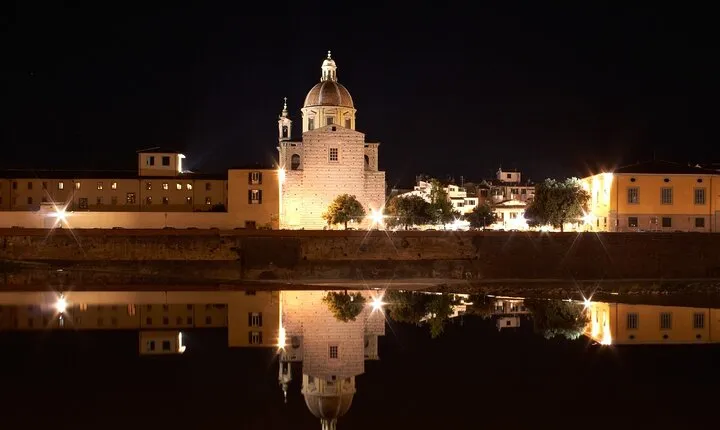 Florence Ghost Tour: Legends, Myths with Tastings and Wine