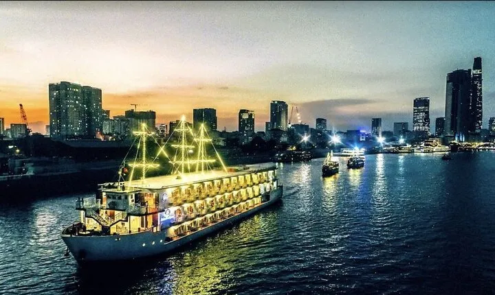 Saigon Dinner on Cruise