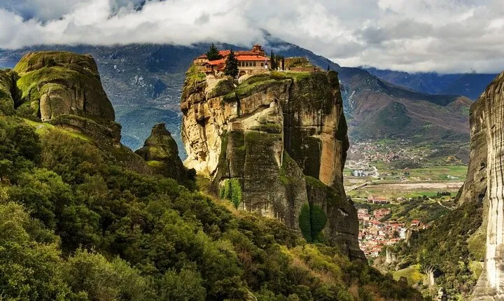 Meteora and Thermopylae Private Tour from Athens