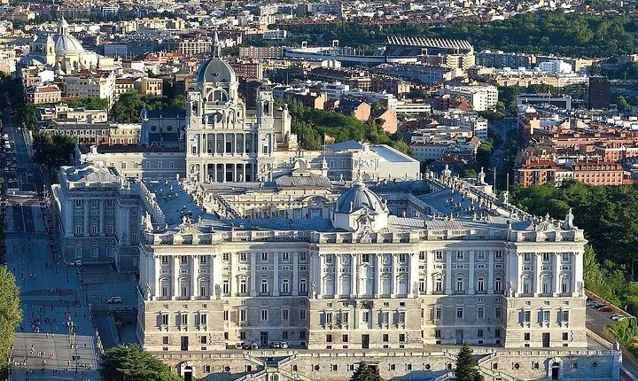 La Latina to Madrid Guided Tour with Breakfast