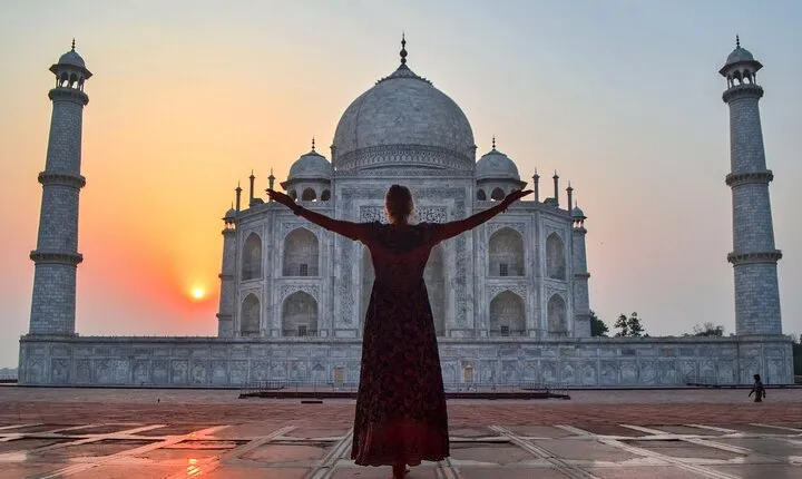 Private Taj Mahal Sunrise Tour & Agra Fort from Delhi