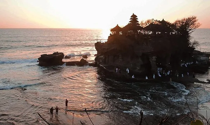 Tanah Lot Sonnenuntergang & Norden Bali Touren mit Deutschsprachigem Reiseleiter