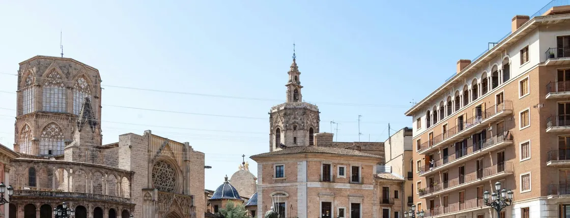 Valencia visit with panoramic bus and guided walking tours
