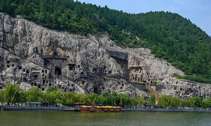 Xi'an Private Tour to Luoyang Longmen Grottoes & Shaolin Temple
