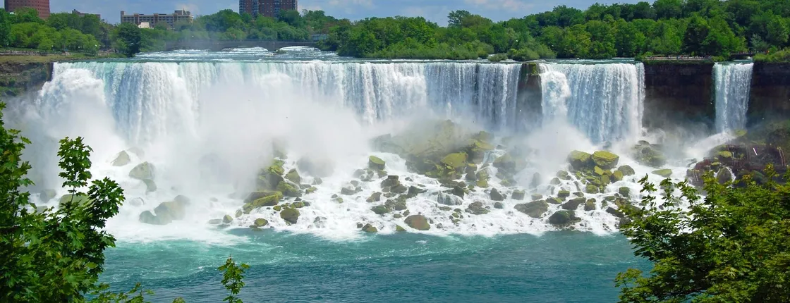 Niagara Falls overnight sightseeing tour with hotel & Maid of the Mist ride