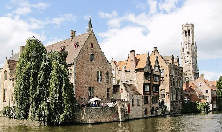 Private Roundtrip transfer to Bruges on the same day