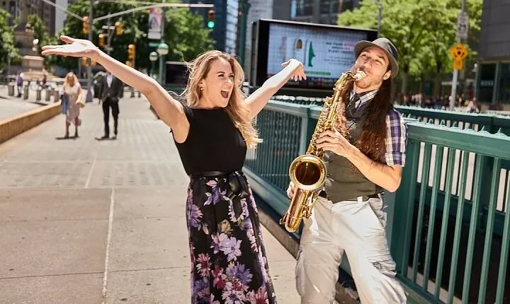 The Ride Theatre Bus and See 30+ NYC Top Sights Walking Tour