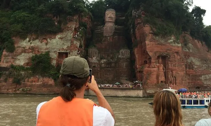 Chengdu in One Day: Panda Base and Giant Buddha Private Tour