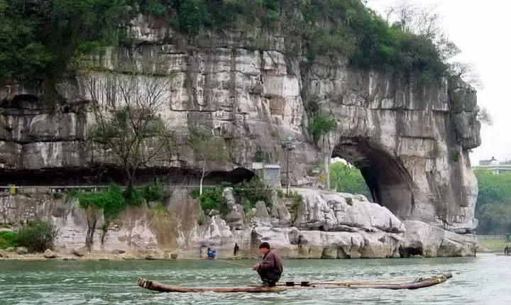 Private Guilin Full Day Tour including Fubo Hill, Reed Flute Cave, Elephant Hill and Seven Star Park