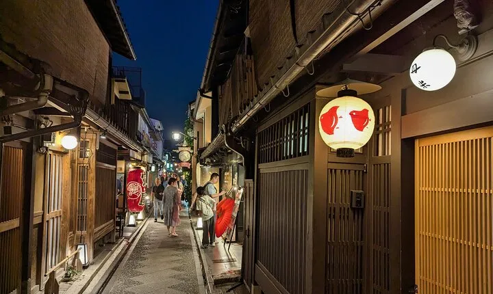 Kyoto Night Walking and Food Tour
