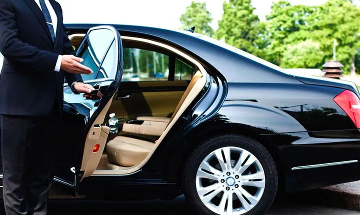 Private Airport Transfer from Hotel to Larnaca Airport in a 6-seater taxi