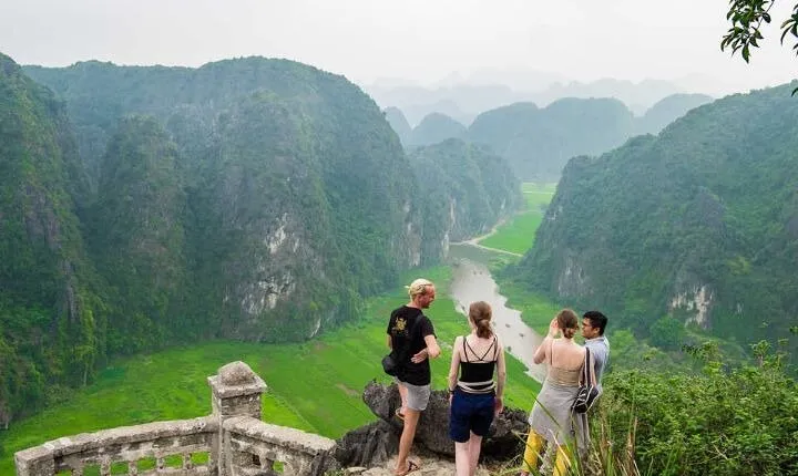 1 Day Luxury Tour in Bai Dinh, Trang An and Mua Cave From Hanoi
