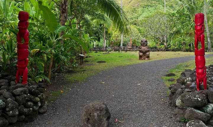 5 Hours Tahiti Island Tour - West and East Coast