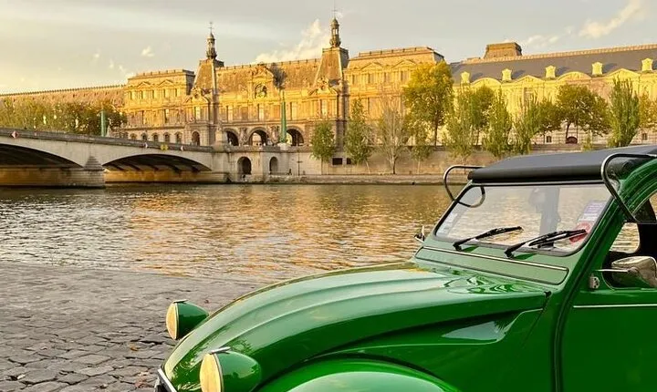 Private tour Paris Little-known places 2 hours in Citroën 2CV