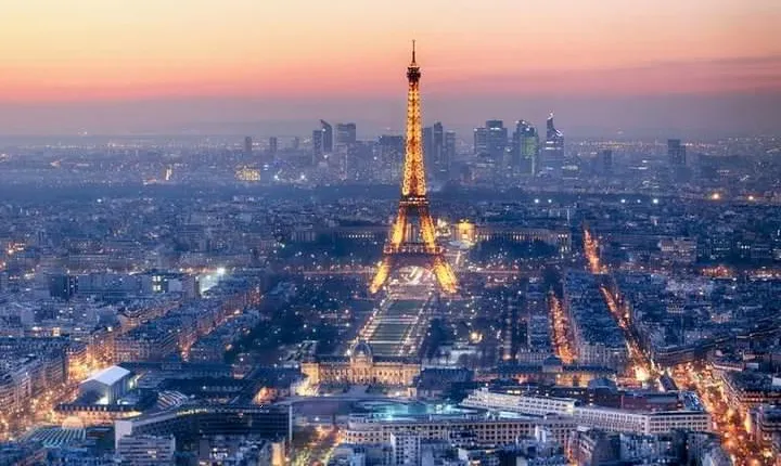 Paris at Night Tour with a Local Guide: Private & Personalized