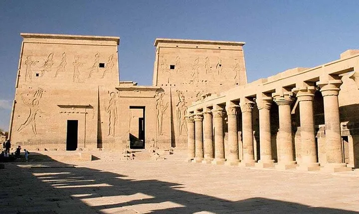 Private Tour from Luxor to the Temples of Edfu and Kom Ombo