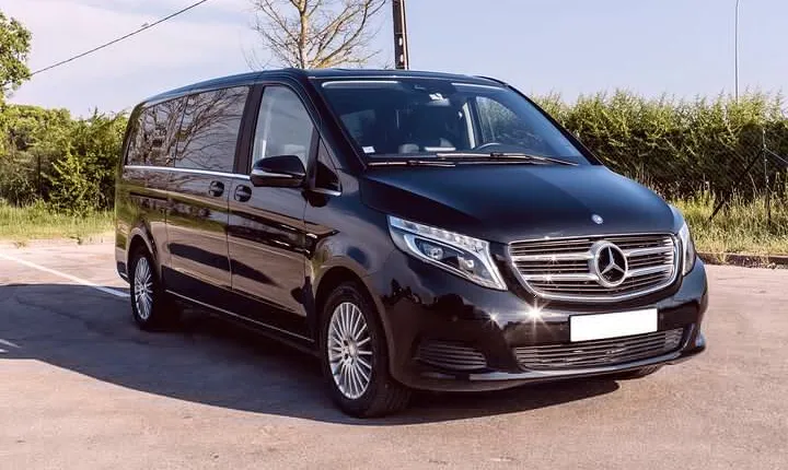 Paris to Reims one way or round-trip transfer in Sedan Car or Van