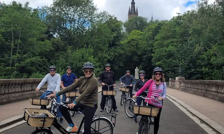 Fun Public Bike Tour in Glasgow